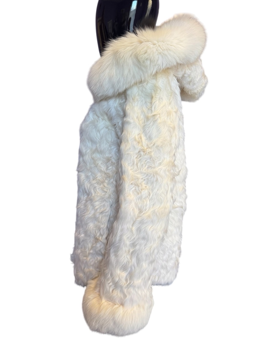Luxury white curly sheep fur coat jacket with arctic fox hood - Picture 7 of 17